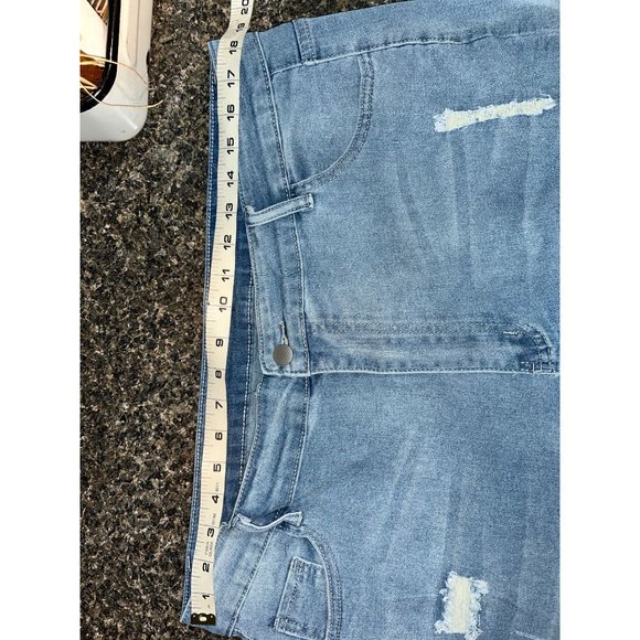 Full Figured Woman Jeans with Animal Print and Rips Size 3X NWOT - Picture 3 of 6